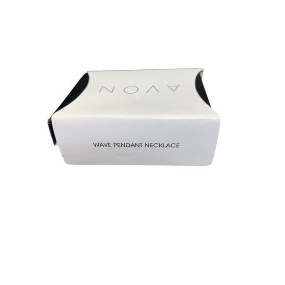 New Avon Gold Tone And Clear Rhinestone Wave Pendant Necklace (1664) - Picture 5 of 5